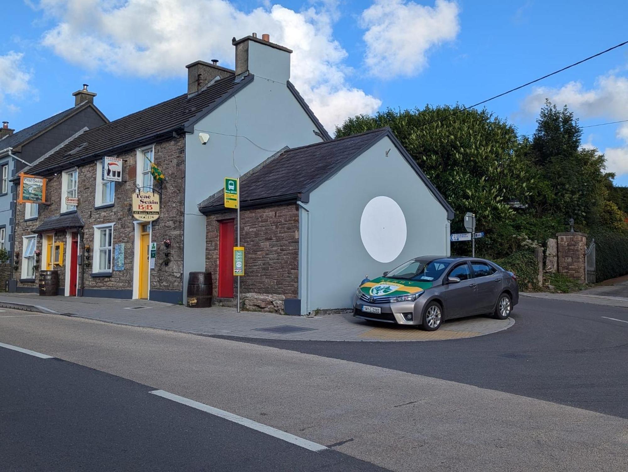 Teac Seain Bar & Bnb Anascaul Exterior foto